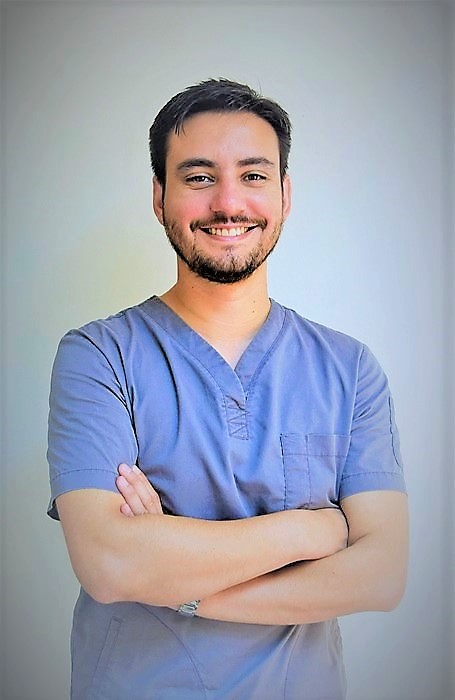 Dr Enrique Ponce de León, Cirujano Dentista Universidad de Chile - Implantólogo